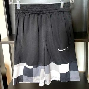 NIKE DRI - FIT  Basketball shorts Black / White Size L Big Kids